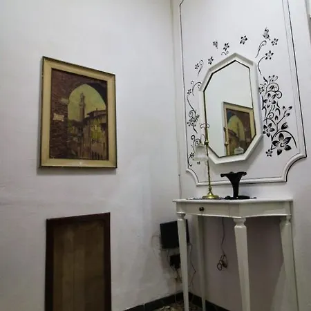The House To The Walls Apartment