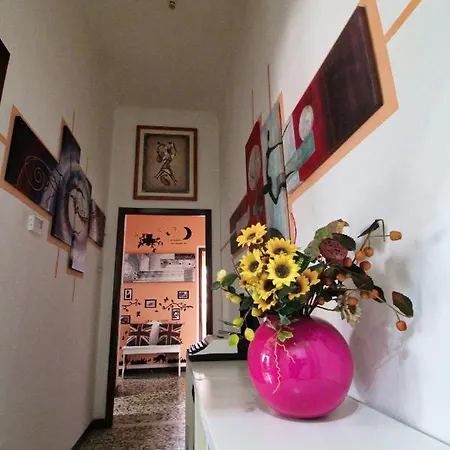 The House To The Walls Apartment